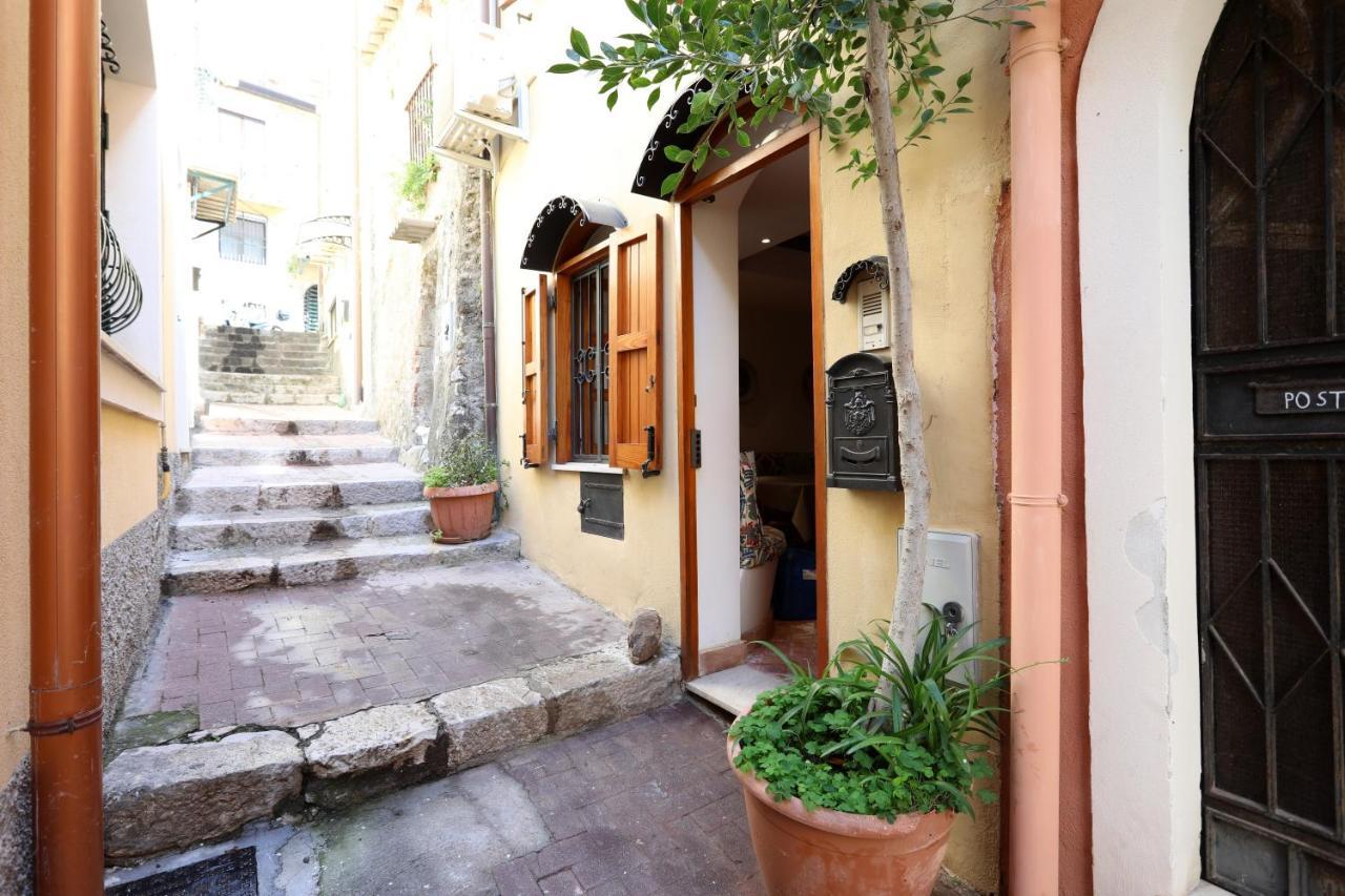 Porta Catania & Duomo Cozy Apartment Taormina Luaran gambar